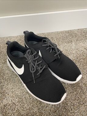 Nike Roshe One Sneakers - size 8